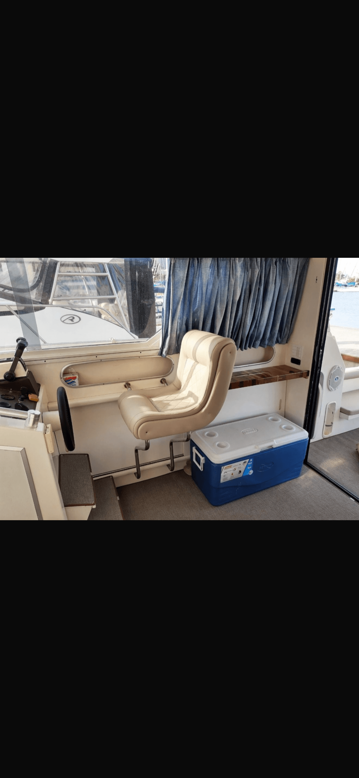 Oceanic 36 captain's chair and helm station